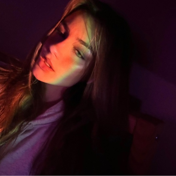 Meet your Posher, Gaelyn - Picture 2 of 2
